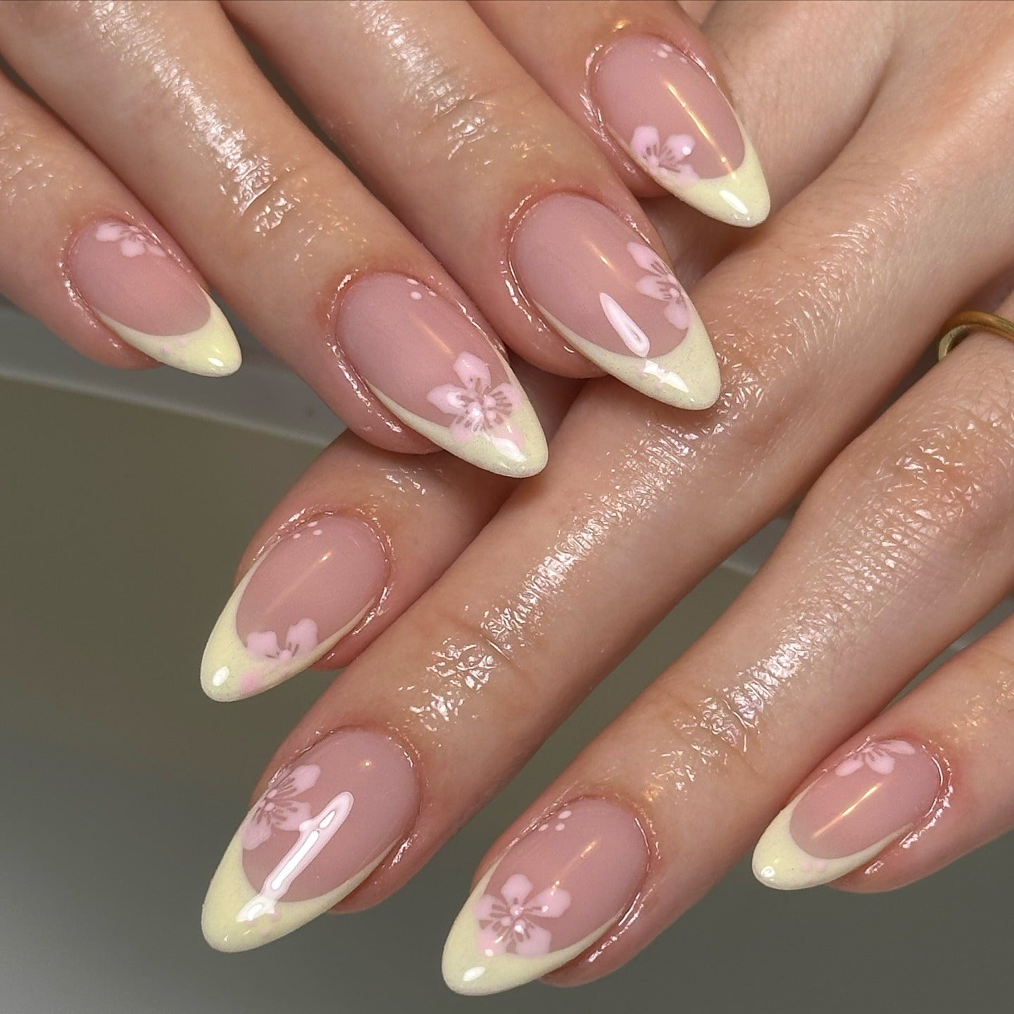 15 Beautiful Pastel Yellow Nails for a Fresh Look