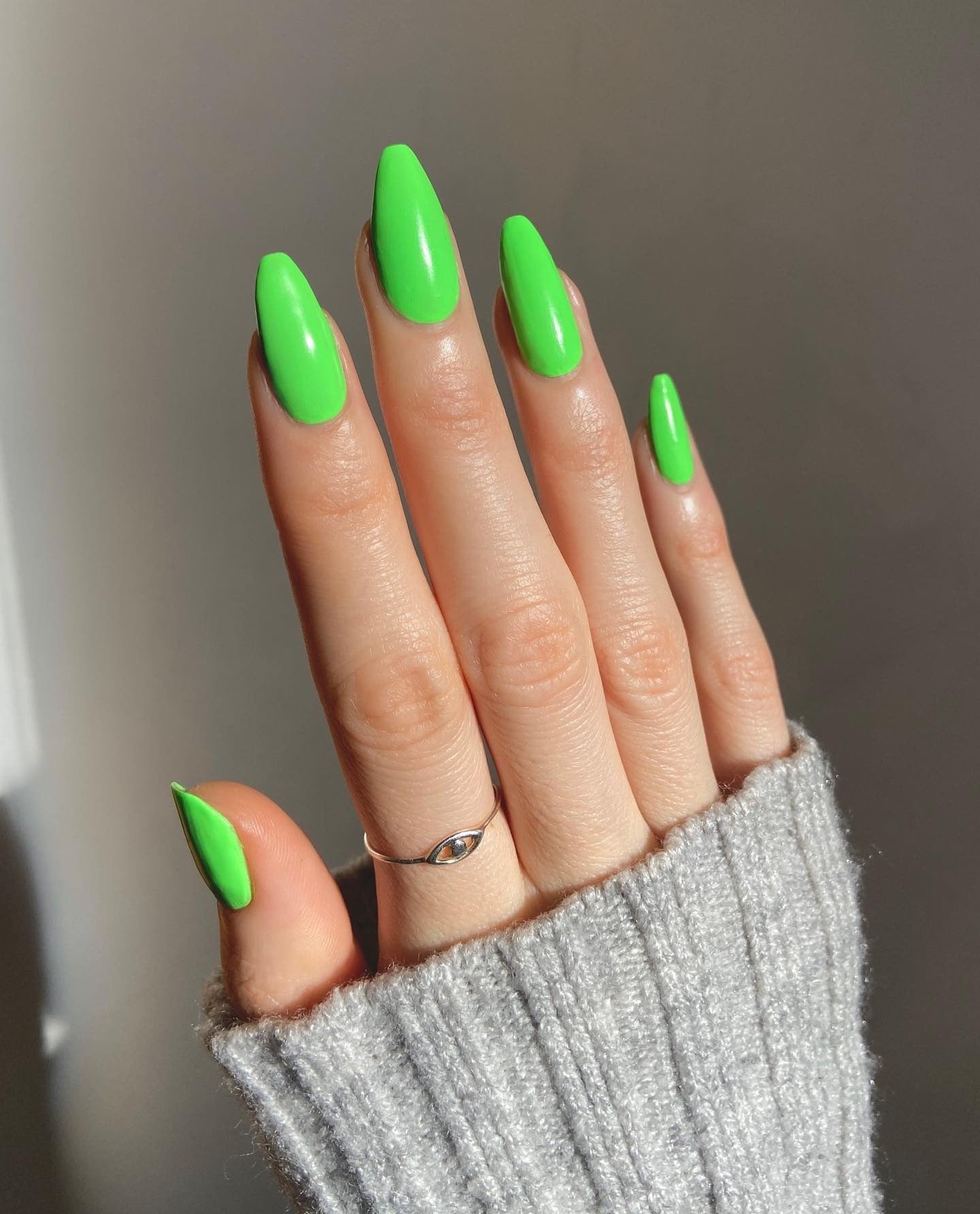 15 Neon Green Nail Ideas That Wow