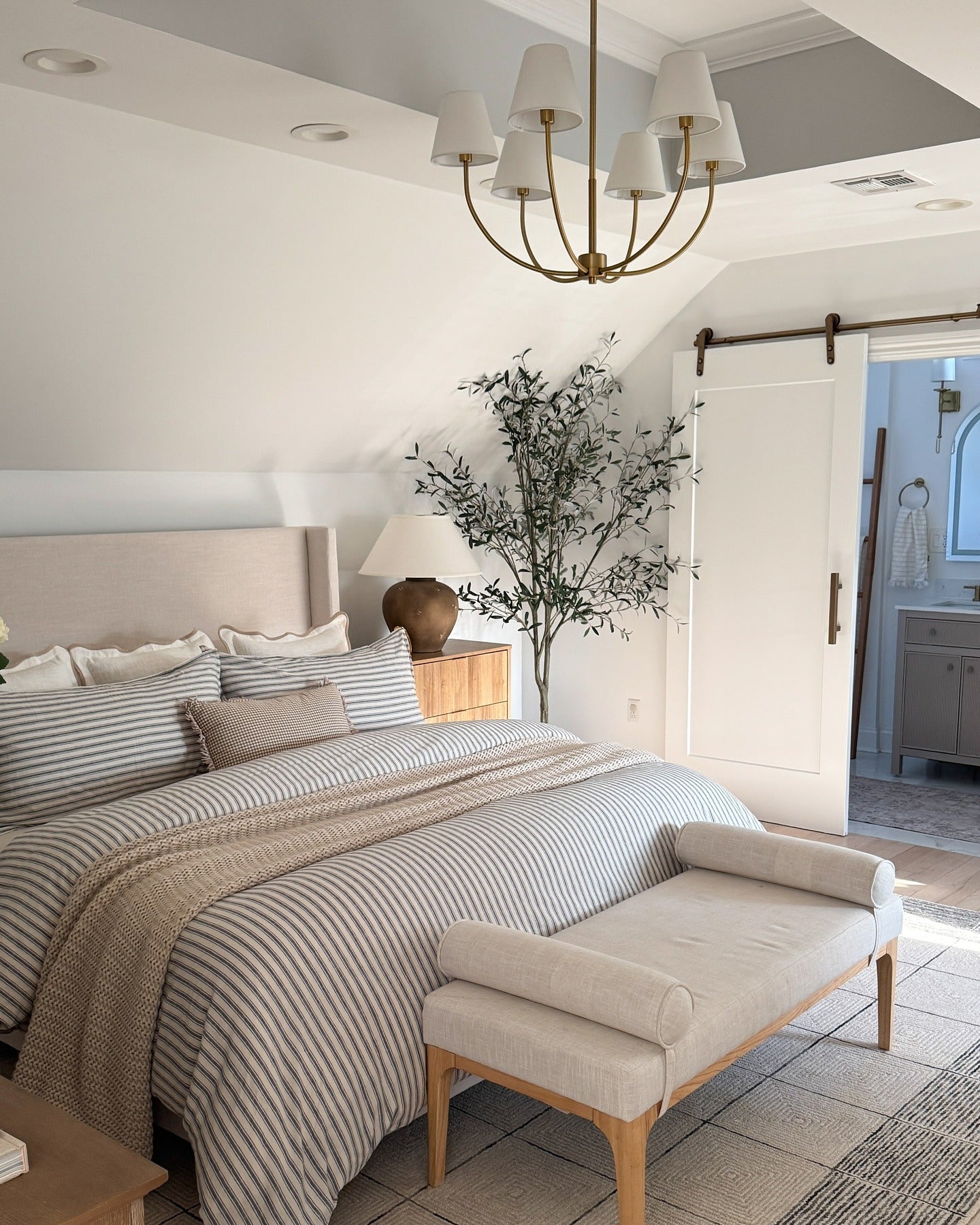 15 Neutral Bedroom Ideas That Feel Instantly Cozy