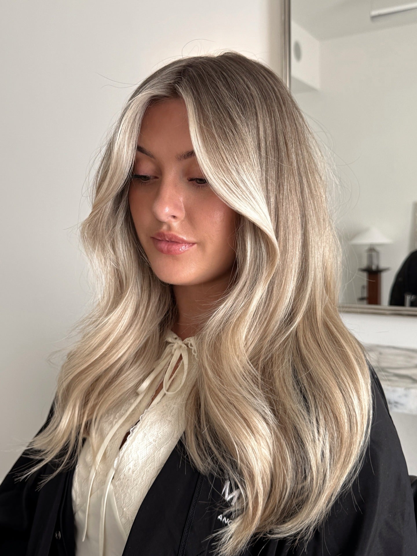 15 Blonde Hair with Dark Roots Looks