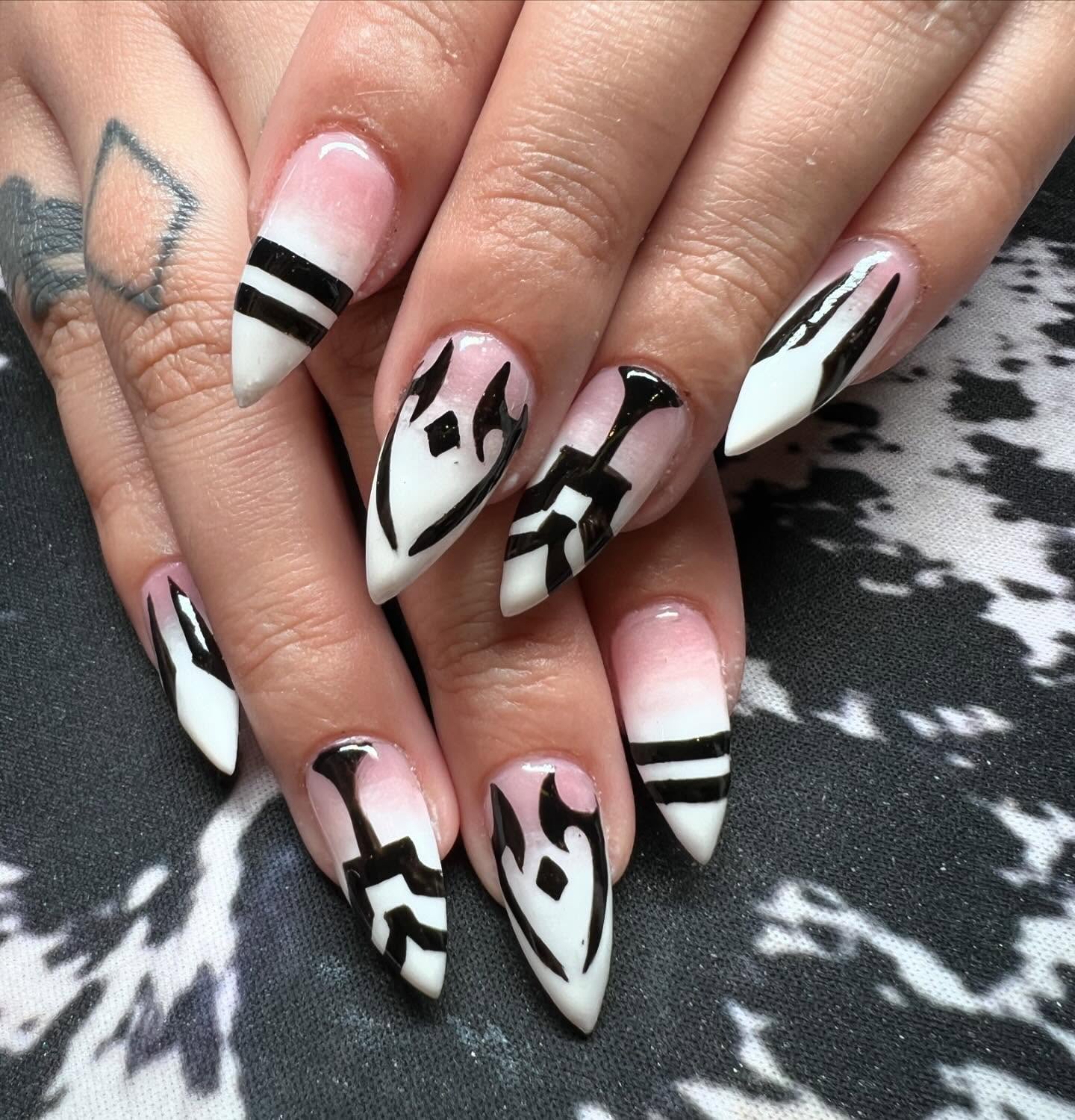 20 Short Stiletto Nail Designs That Elevate Your Look