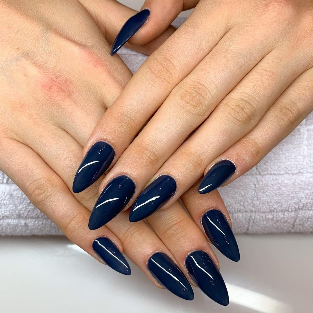 15 Simple Yet Stunning Dark Blue Nail Ideas