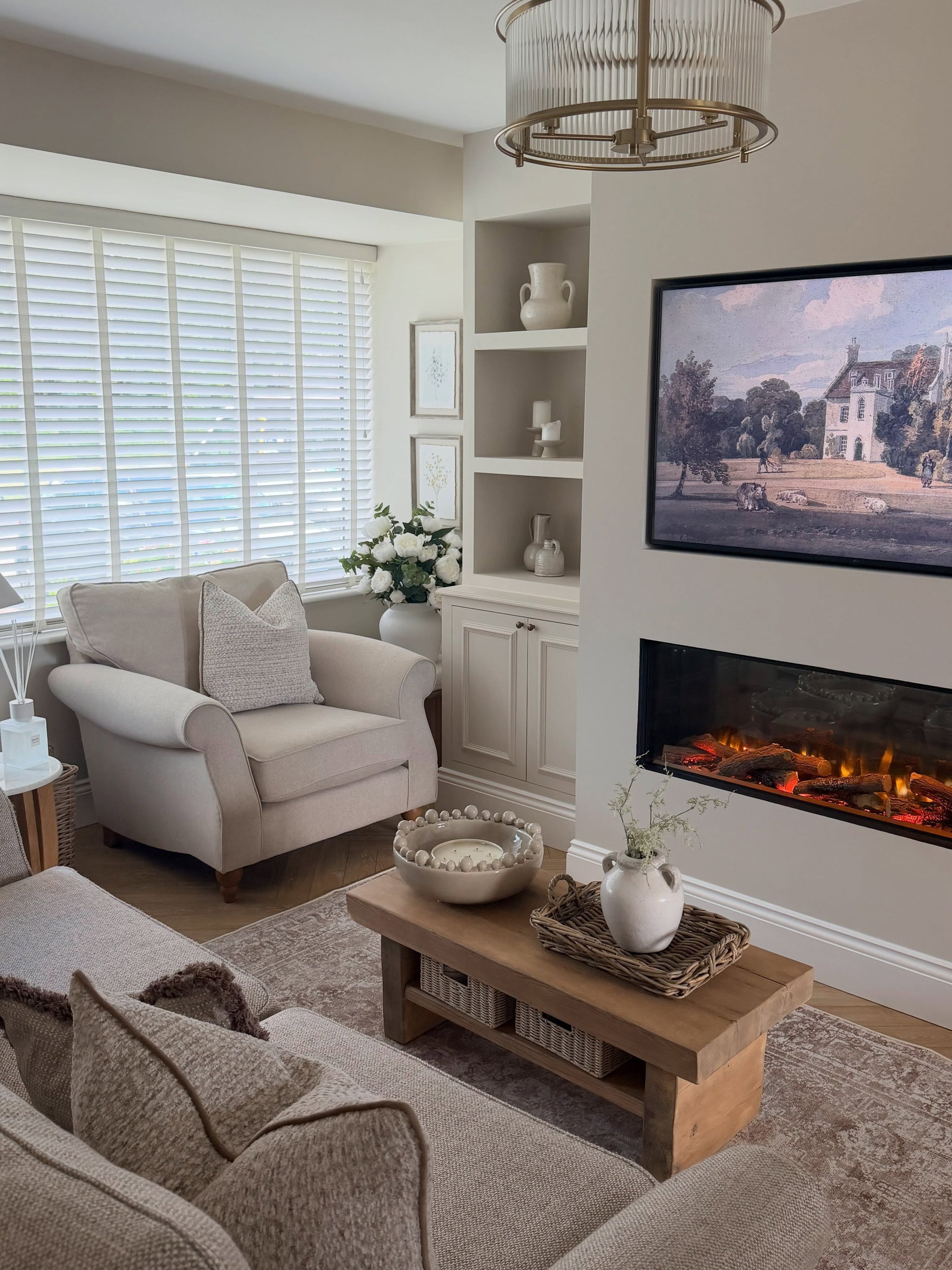 15 Chic Small Living Room Ideas With TV