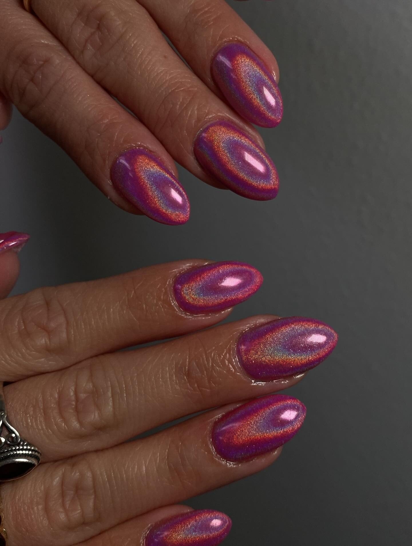 15 Stunning Holographic Nail Ideas to Try