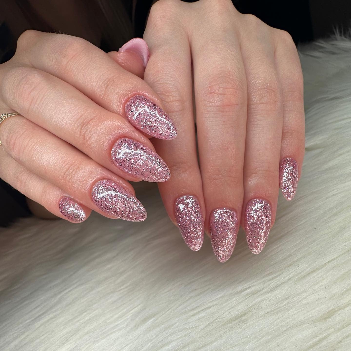 15 Glam Pink Sparkle Nail Ideas