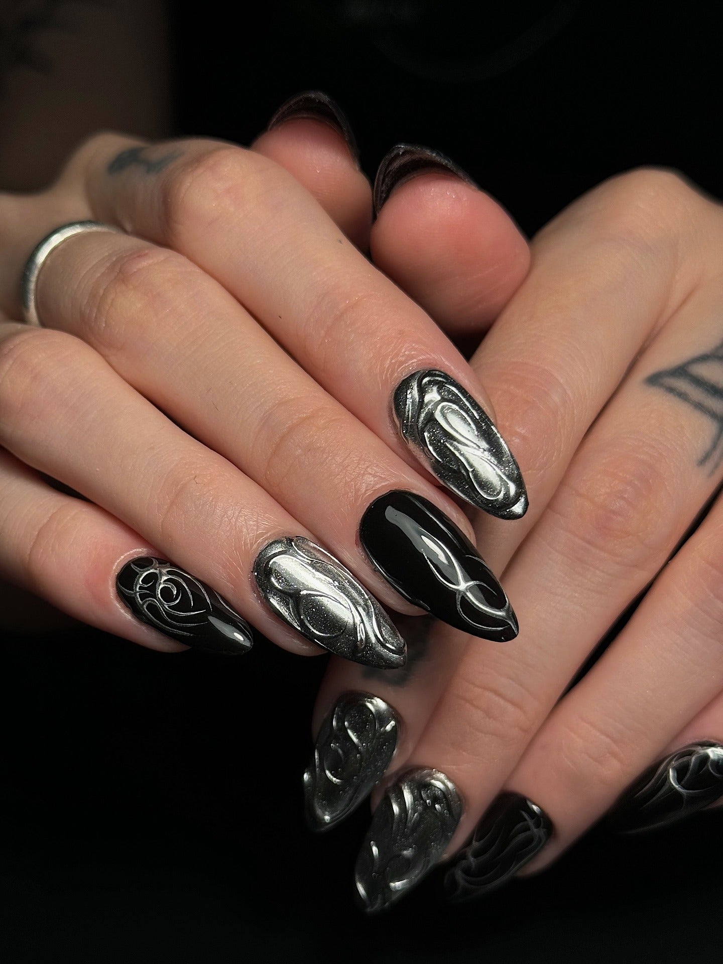 15 Trendy Silver And Black Nail Ideas Now