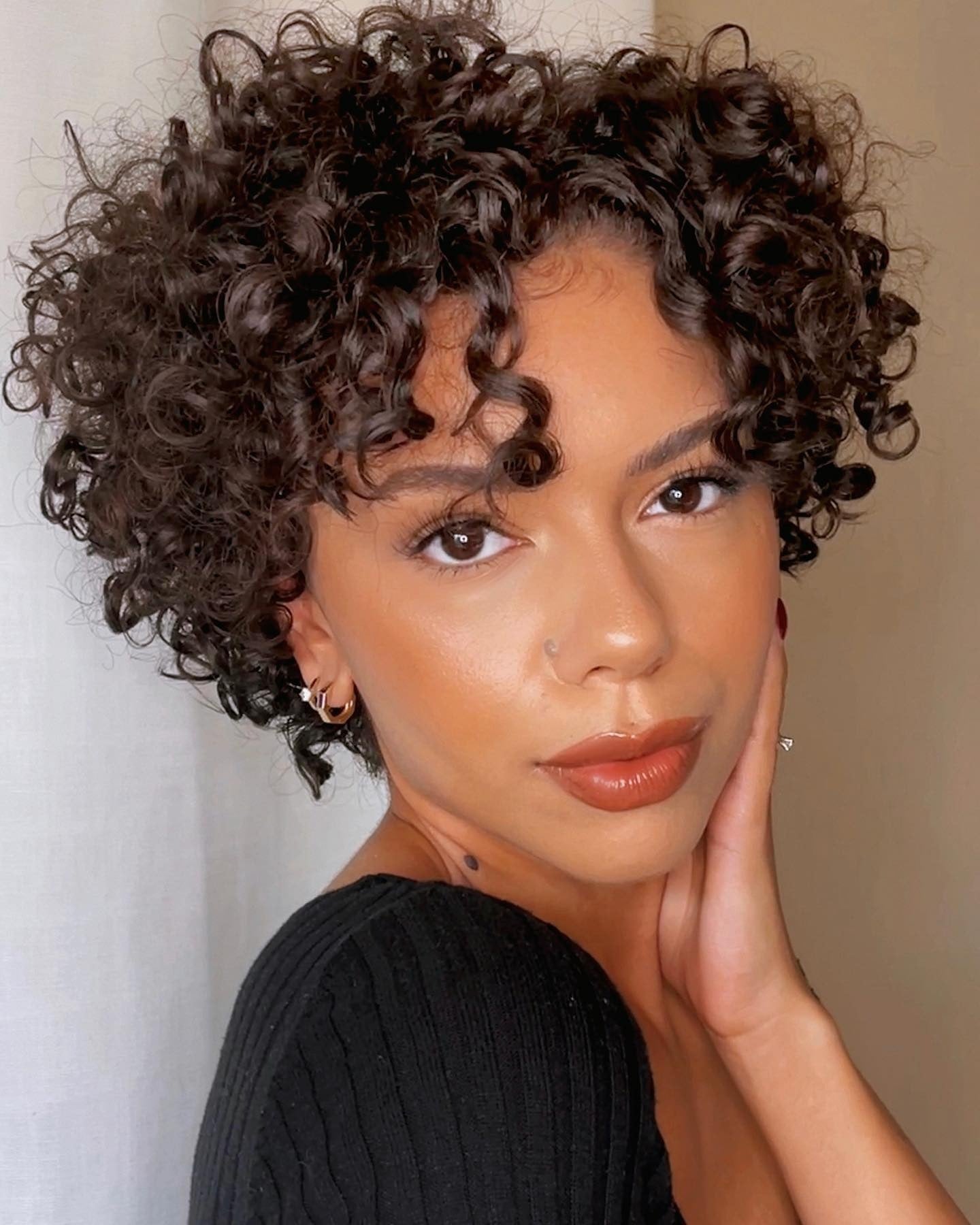 20 Chic Short Curly Hairstyles You’ll Love