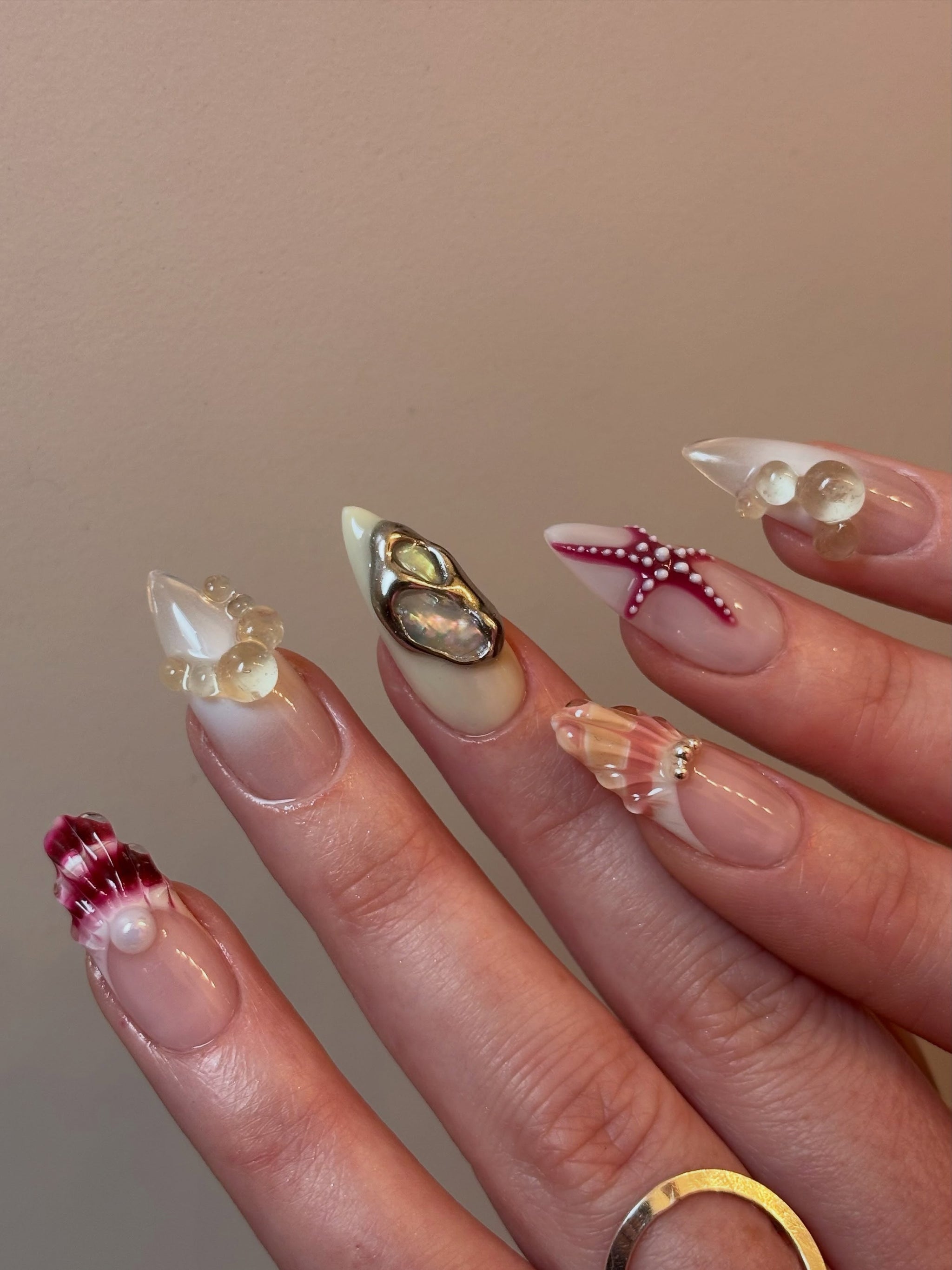 15 Elegant Shell Nail Ideas