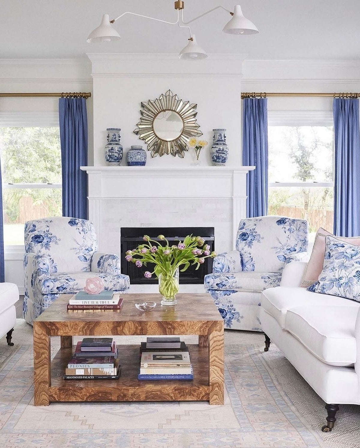 15 Gorgeous Blue And White Living Room Ideas to Copy Now