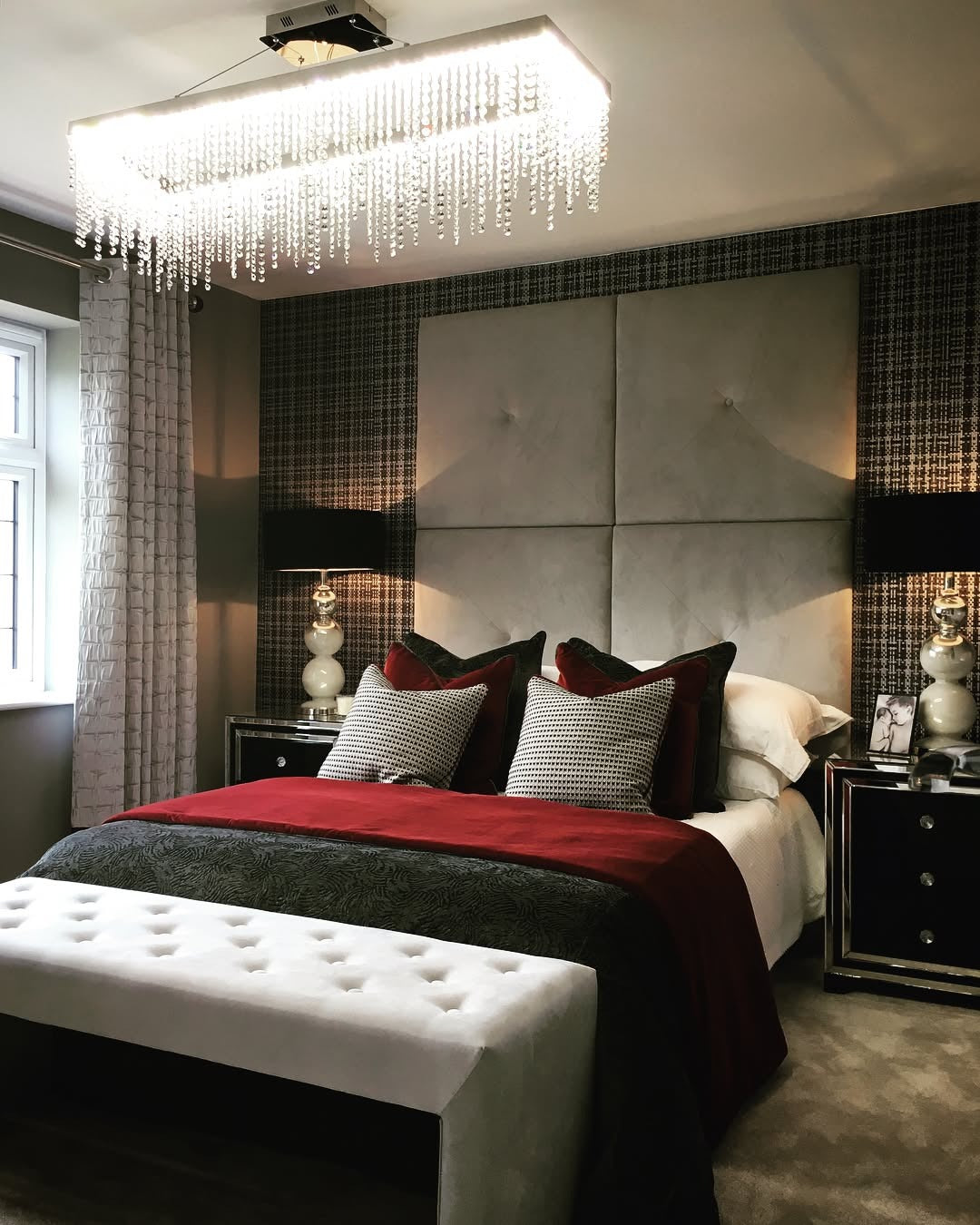 15 Stunning Red And Black Bedroom Ideas to Copy