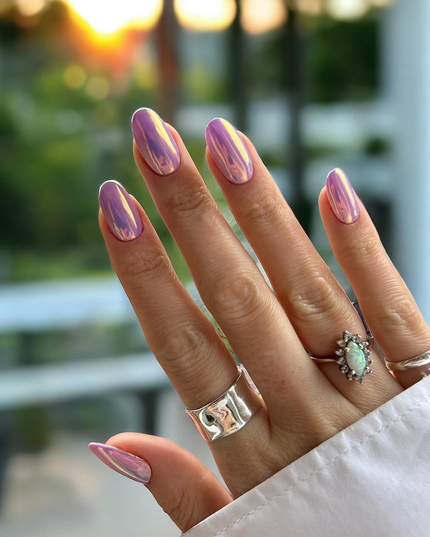 15 Iridescent Nail Ideas for Chic Nails