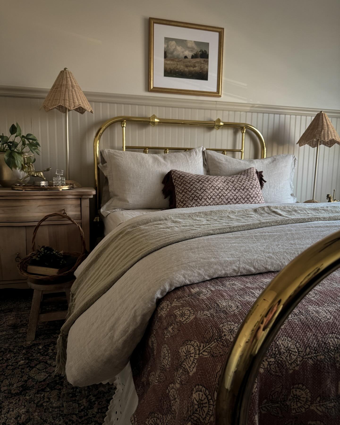 15 Gold Accents Bedroom Ideas You'll Love