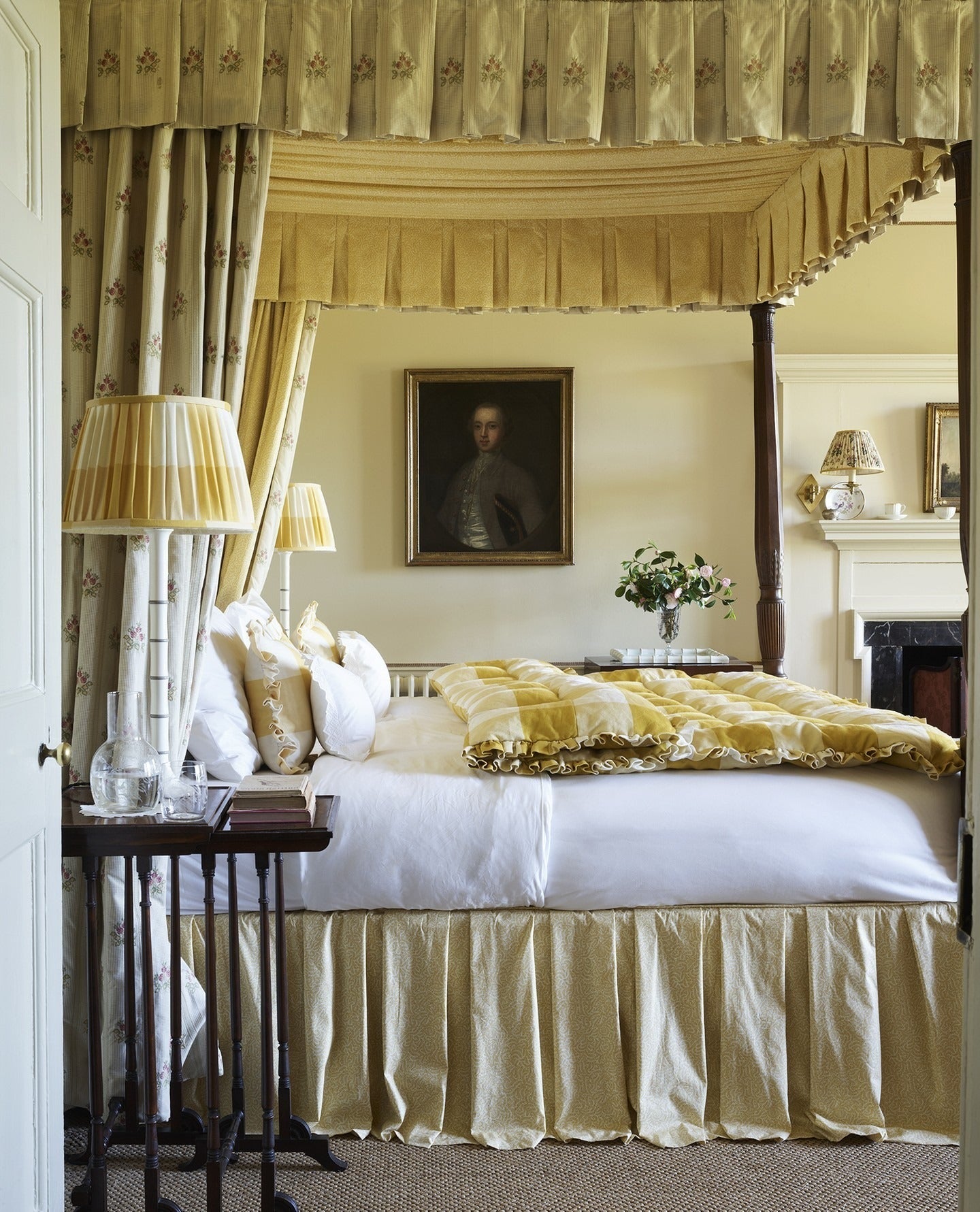 18 Traditional Bedroom Ideas for Classic Charm
