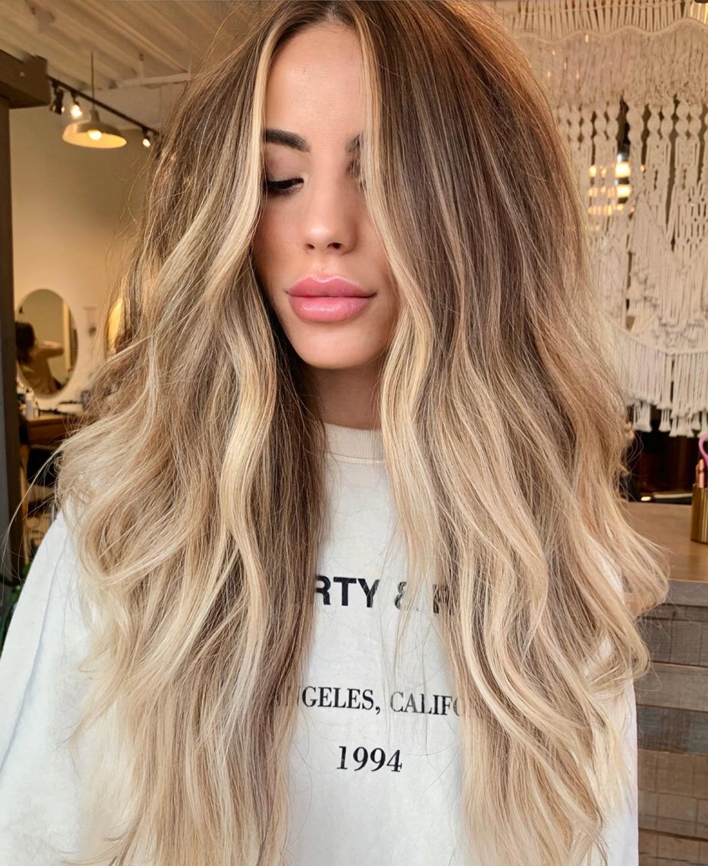 22 Sandy Blonde Hair Color Styles That Elevate Your Look