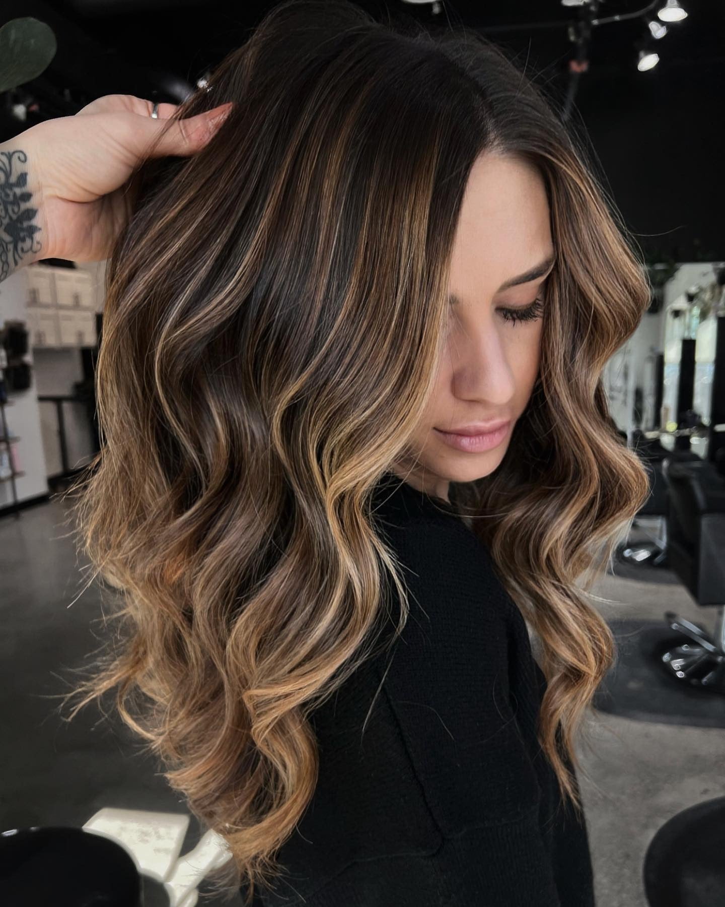25 Natural-Looking Caramel Balayage with Highlights Styles