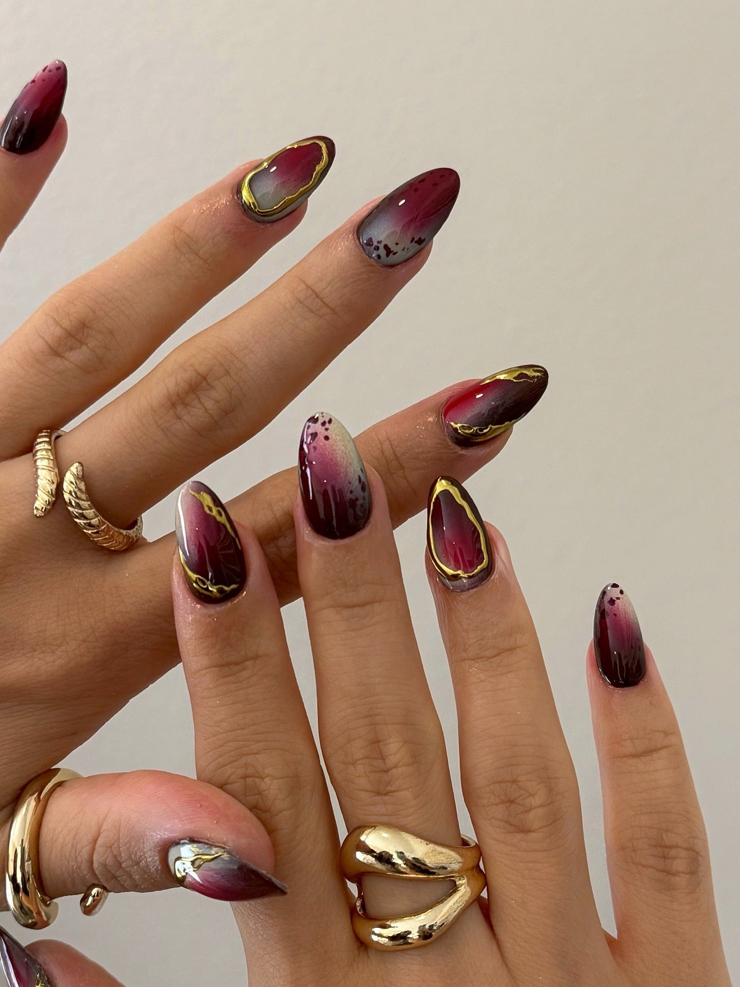 15 Chic Burgundy And Gold Nail Ideas