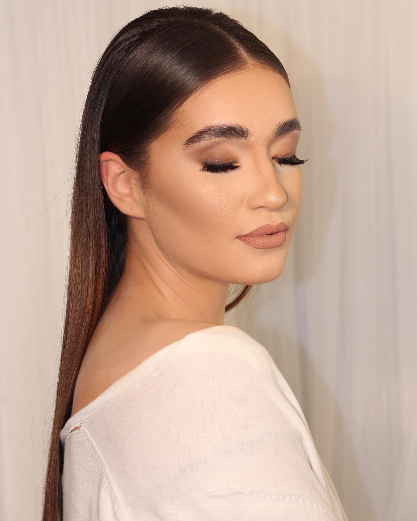 20 Elegant Straight Hairstyles to Upgrade Your Style