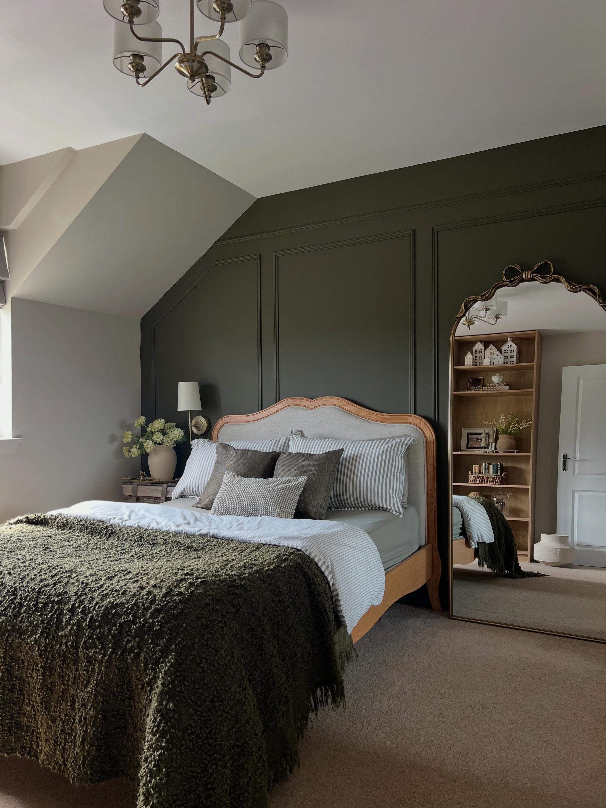 15 Cozy Deep Green Bedroom Ideas