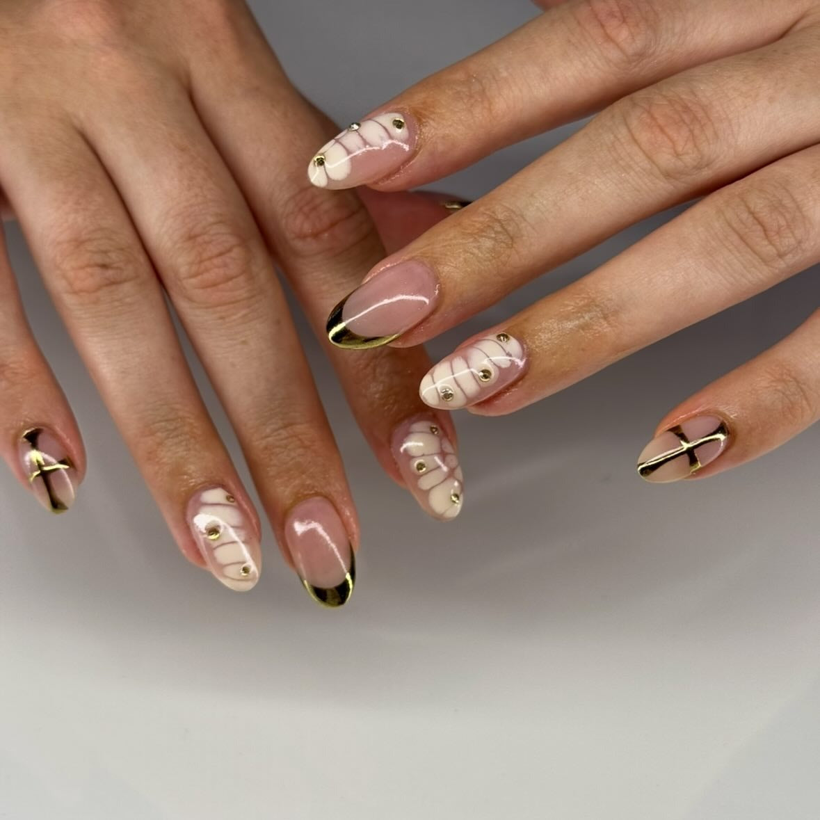 Elegant White And Gold Nail Ideas For Classy Vibes