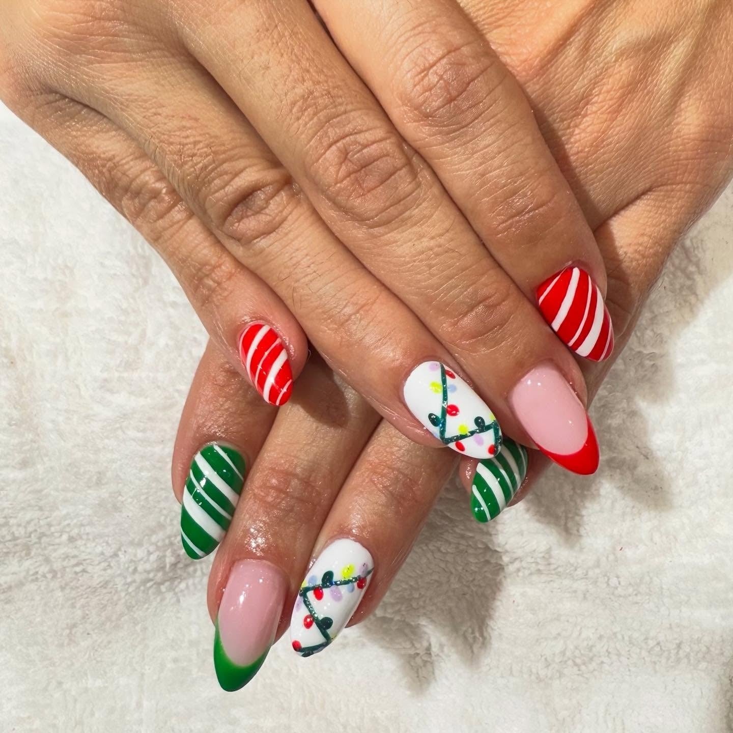 15 Easy Christmas Nail Ideas Perfect for the Holidays 🌟