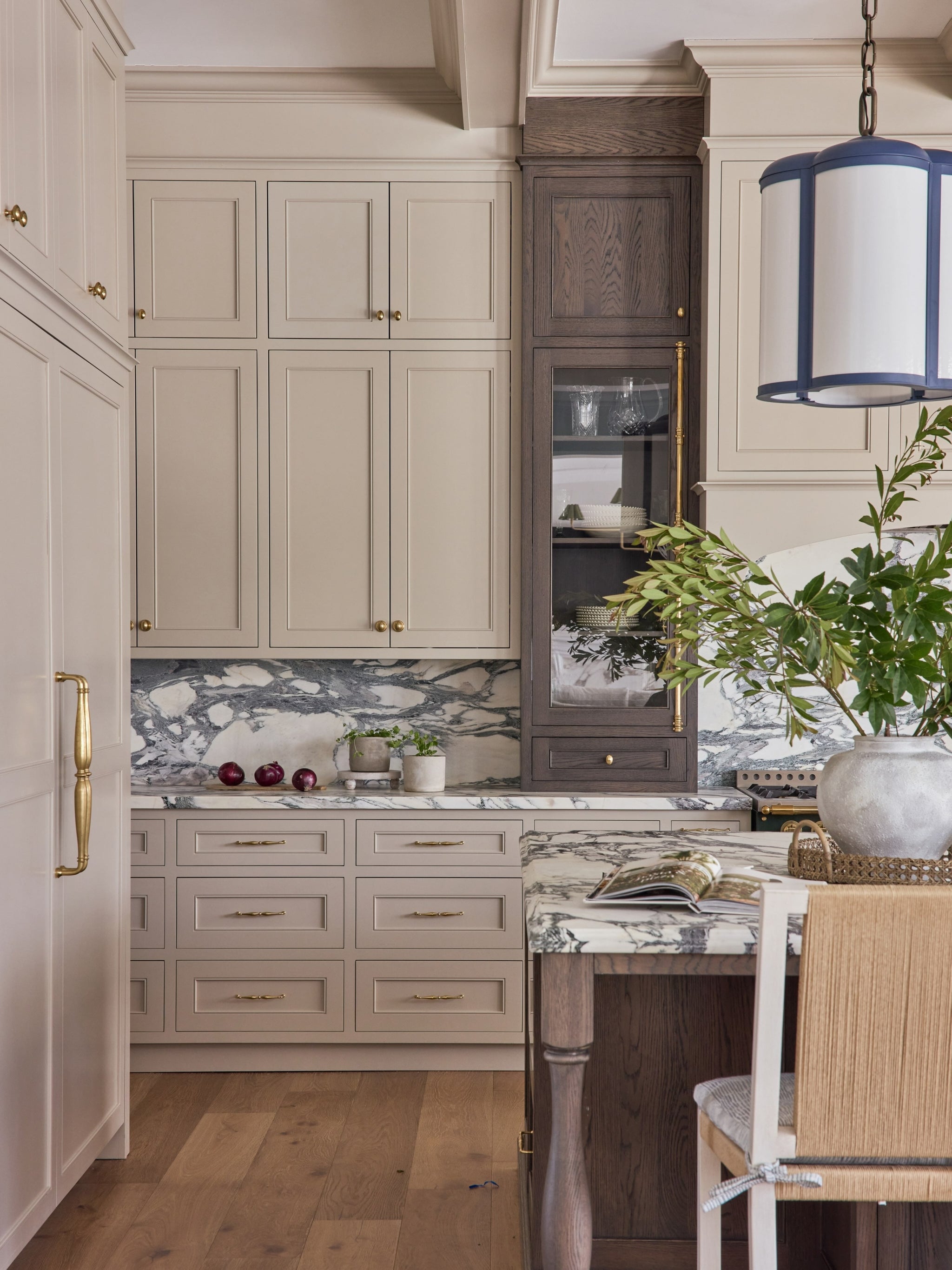 15 Elegant Two Tone Kitchen Cabinet Ideas