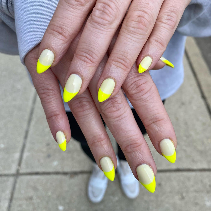15 Chic Neon Yellow Nail Ideas