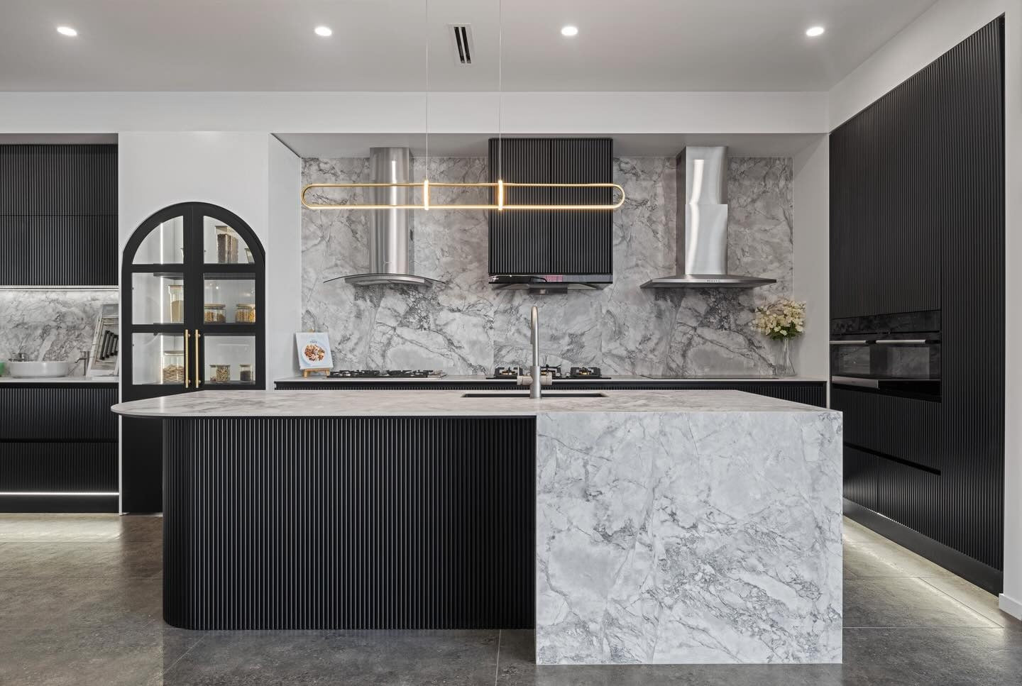 15 Chic Black And Grey Kitchen Inspiration