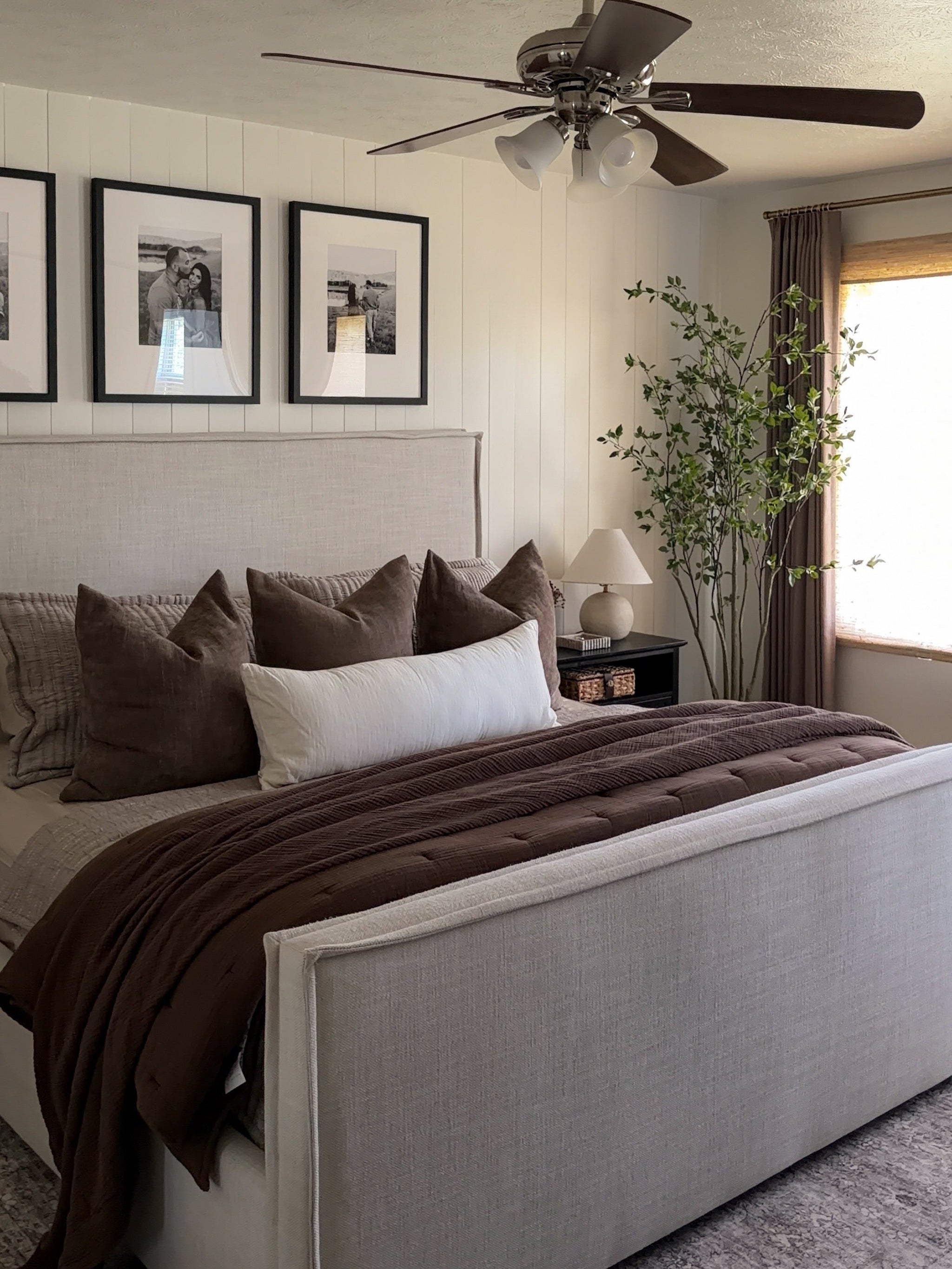 15 Cozy Light Grey Bedroom Ideas