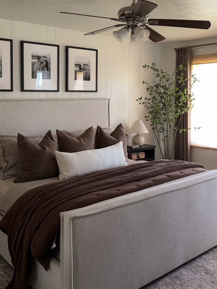 15 Cozy Light Grey Bedroom Ideas