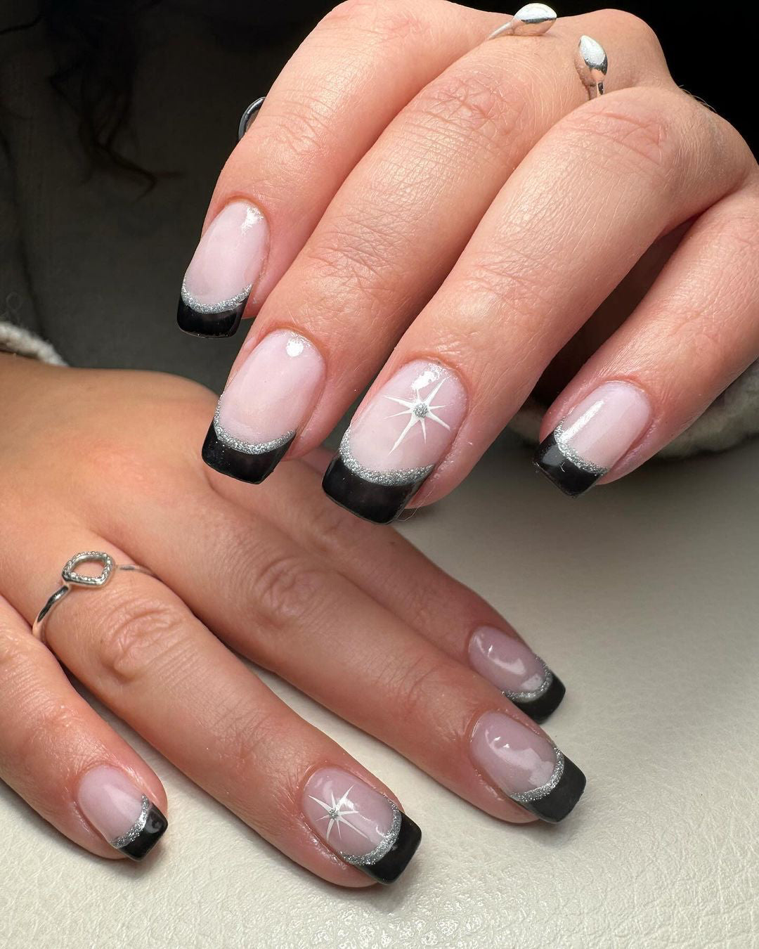 21 Glamorous Black, White and Silver Nail Ideas