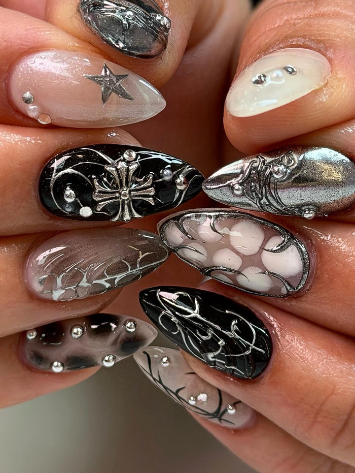 15 Chic Black And Gray Nail Ideas