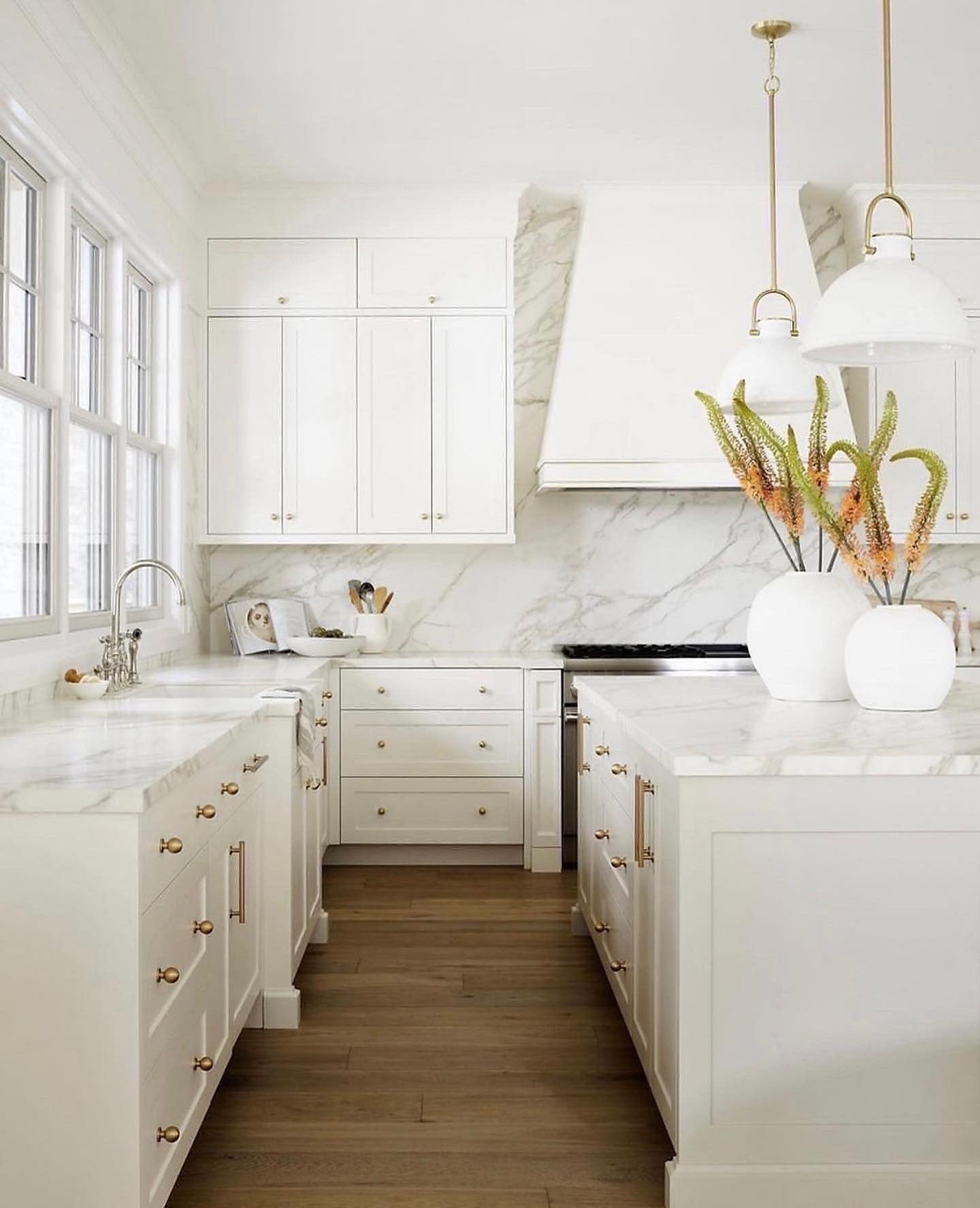 15 White And Gold Kitchen Ideas You’ll Love