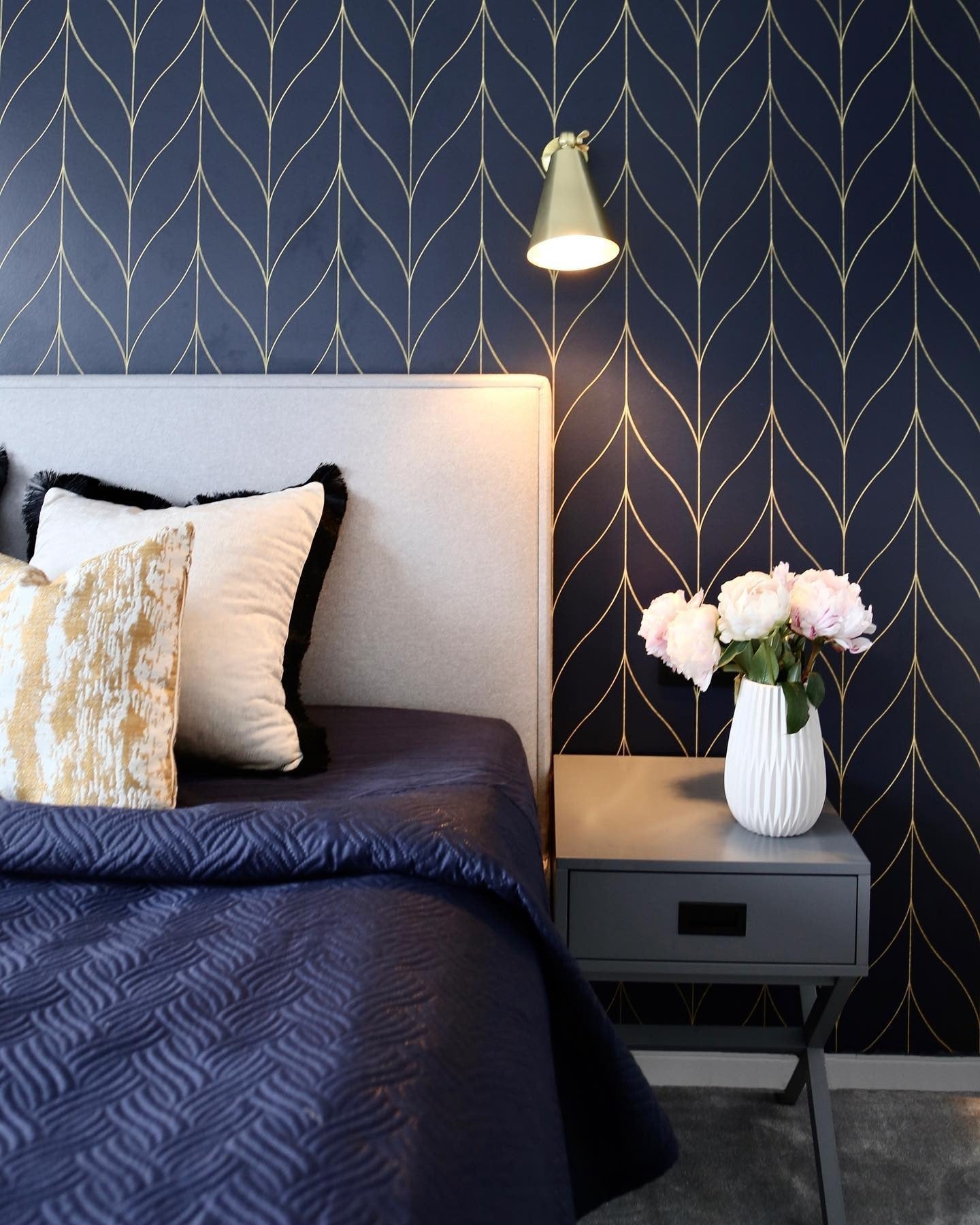 15 Modern Navy Bedroom Ideas to Love