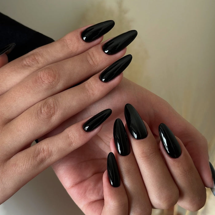 15 Simple Black Nail Ideas for Everyday Wear