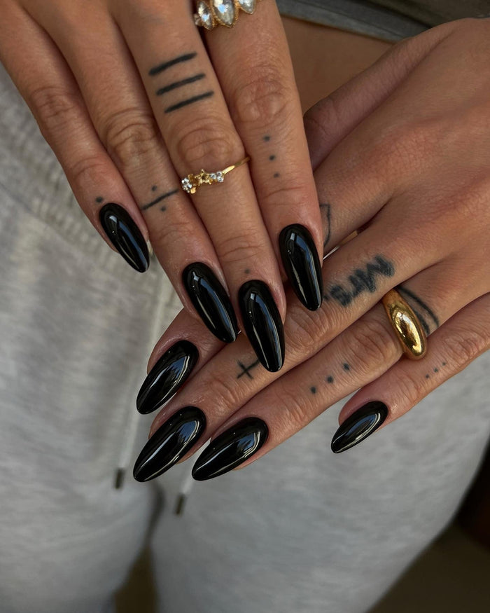 15 Trendy Classy Black Nail Ideas for 2025