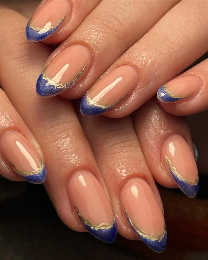 15 Stunning Navy And Gold Nail Ideas You’ll Love