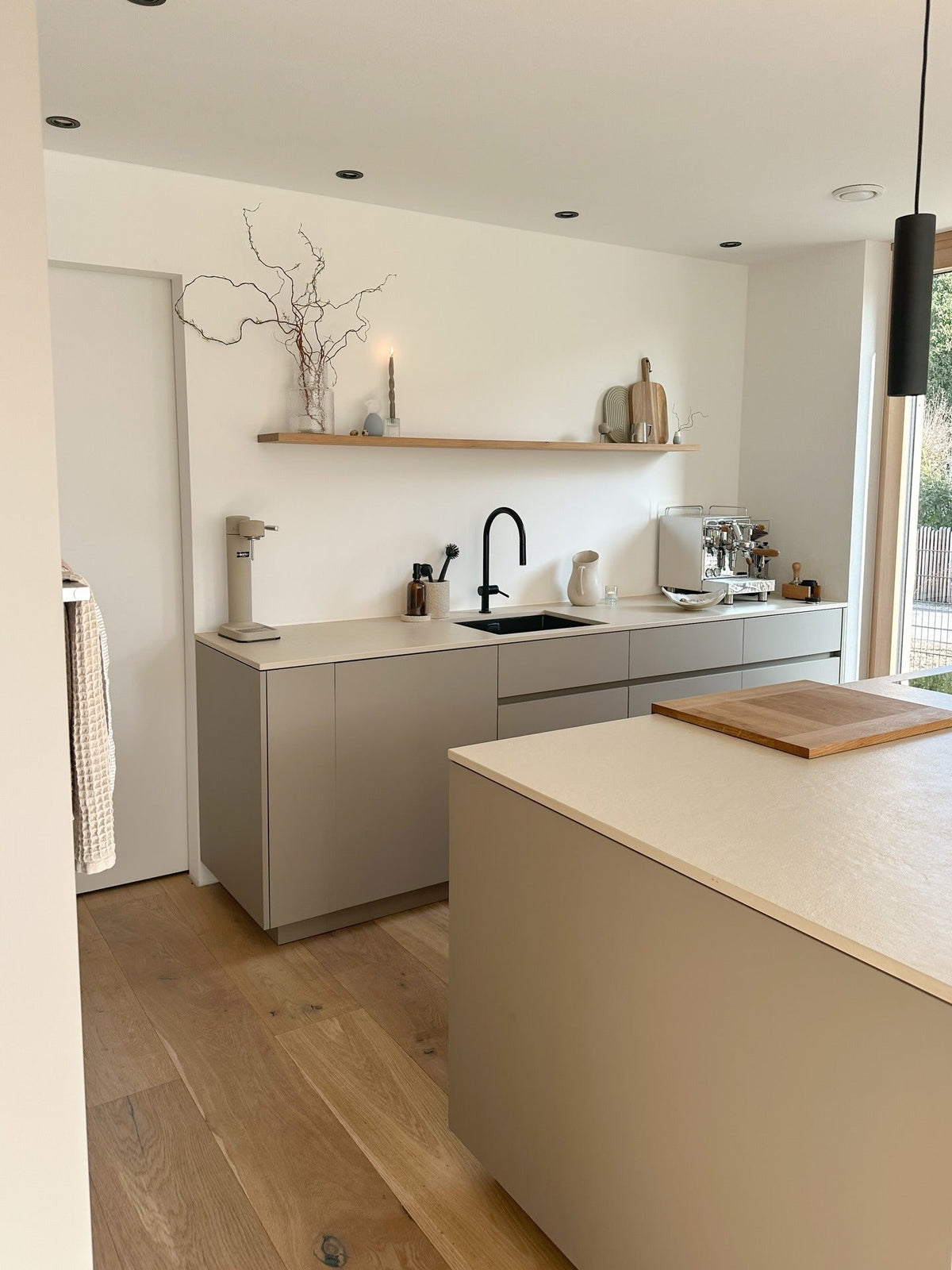 15 Chic Minimal Kitchen Ideas