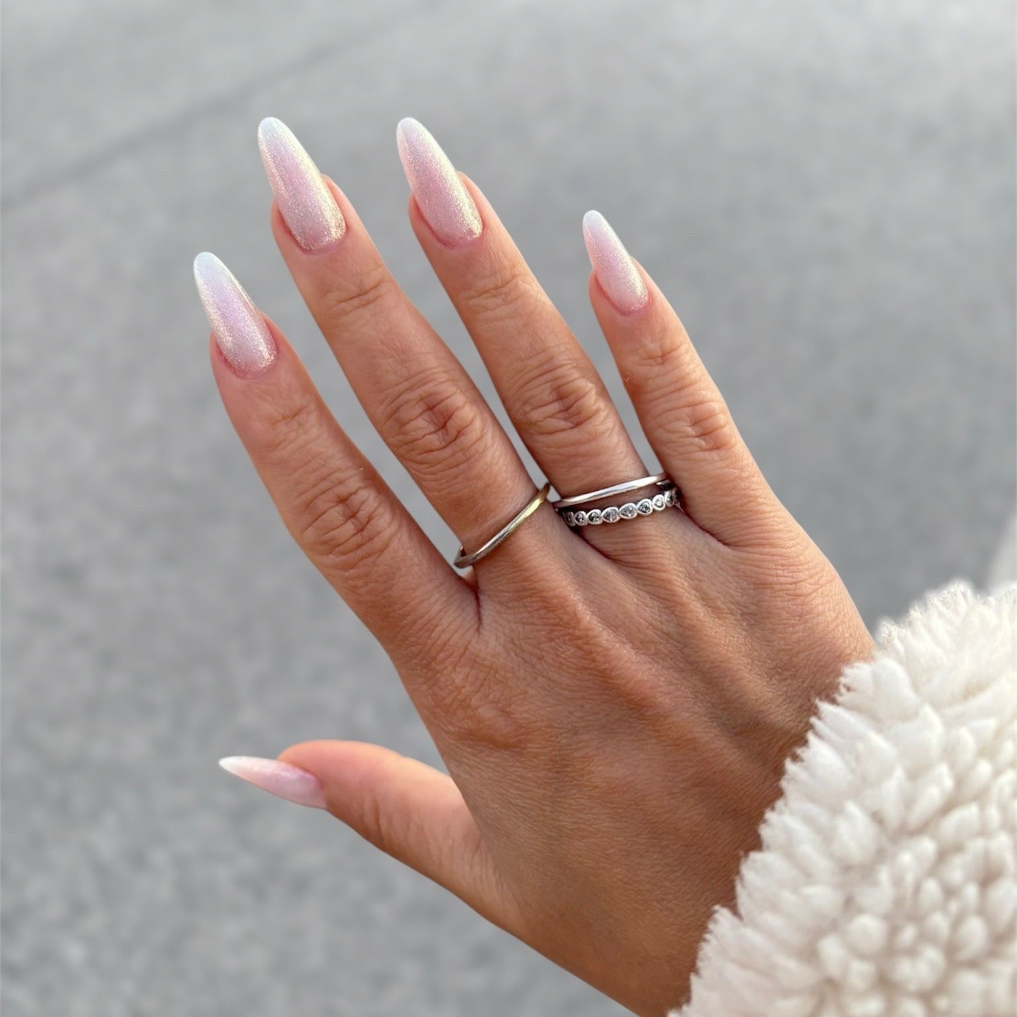 15 Stunning White Glitter Nail Ideas