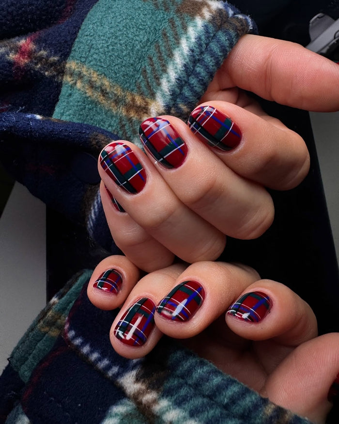 15 Modern Plaid Nail Ideas You’ll Love