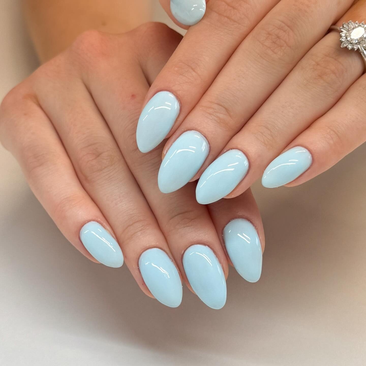 15 Jaw-Dropping Solid Nail Color Ideas for 2025