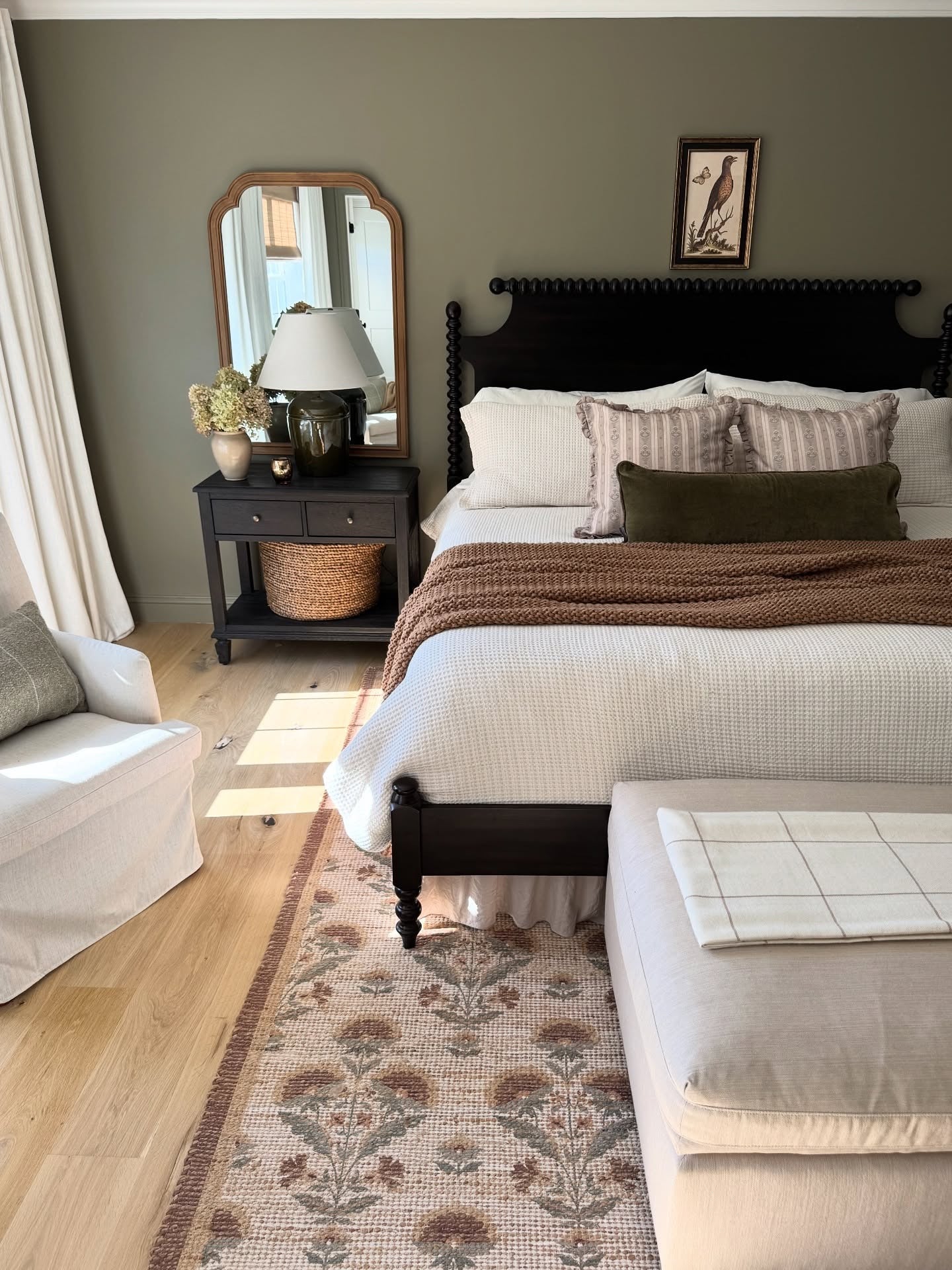 15 Chic Rug Ideas For Bedroom
