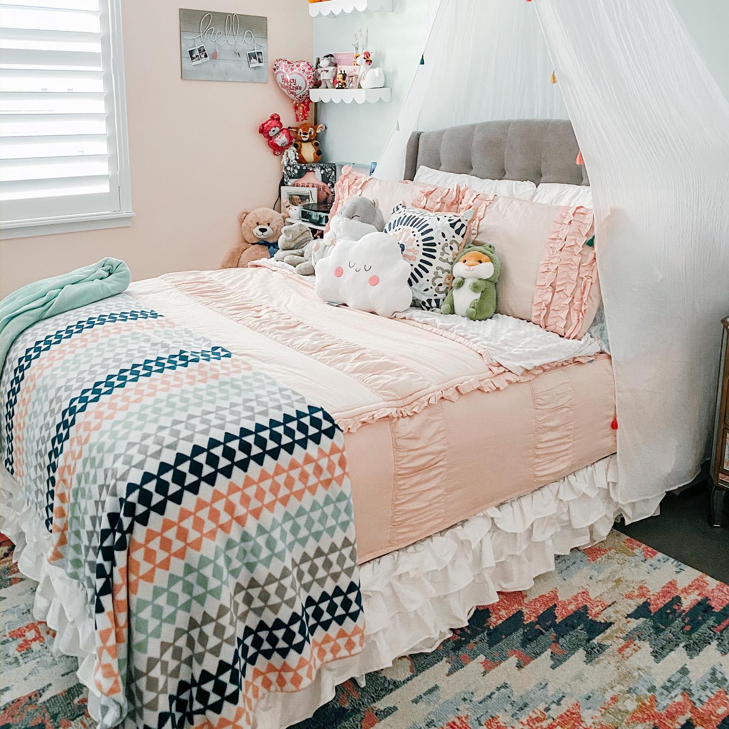 22 Trendy Girly Bedroom Ideas You’ll Love