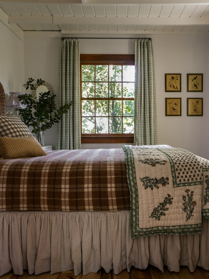 15 Cozy Farmhouse Bedroom Ideas You'll Love