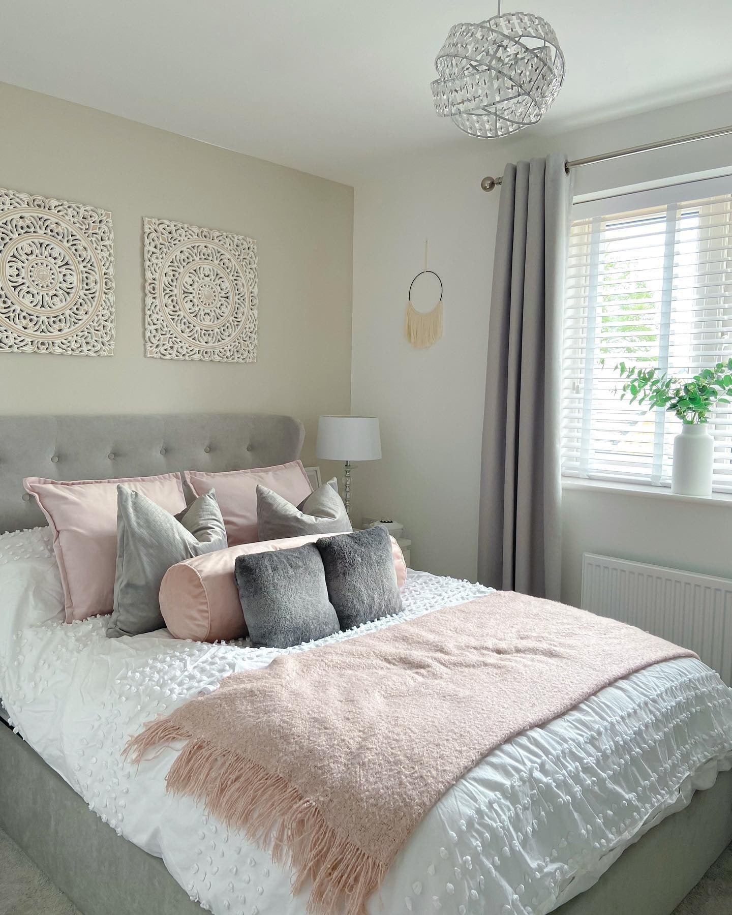 15 Grey And Pink Bedroom Ideas For A Dreamy Look