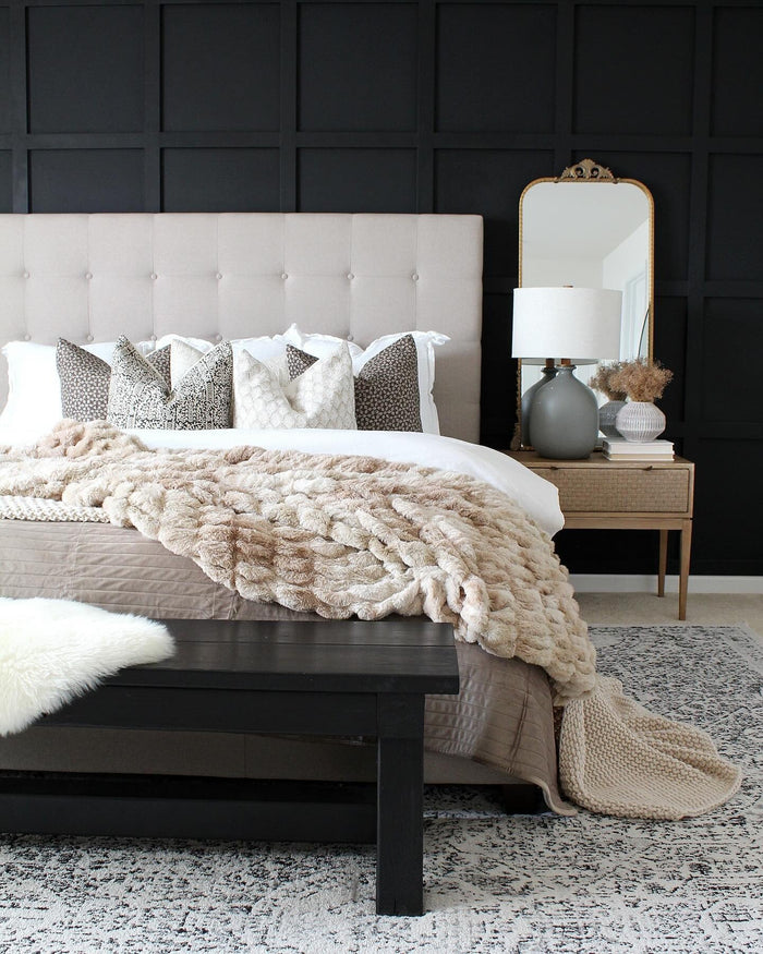 15 Must-See White, Grey And Black Bedroom Ideas