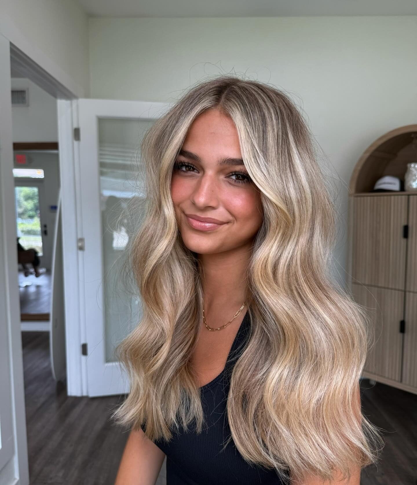 15 Trending Honey Blonde Hair with Highlights for 2025