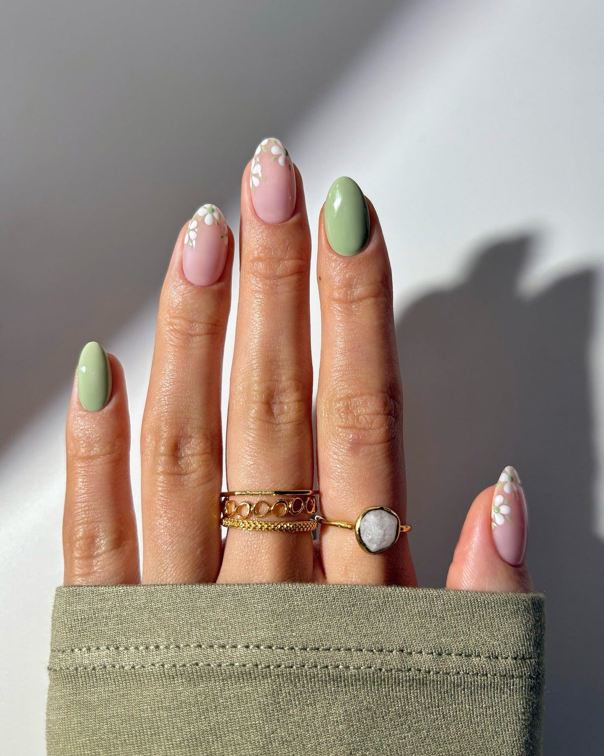 15 Simple Sage Green Nail Ideas for Everyday Chic
