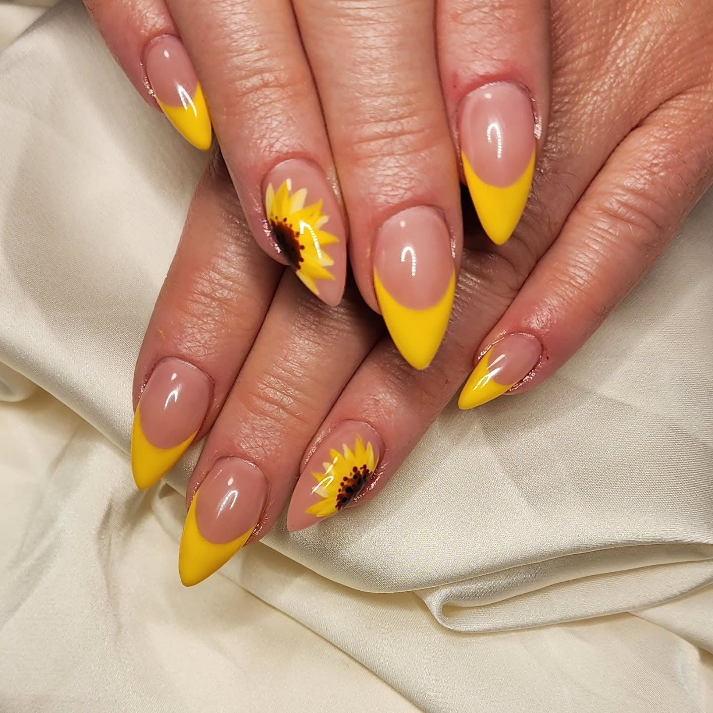15 Stunning Sunflower Nail Ideas You’ll Love