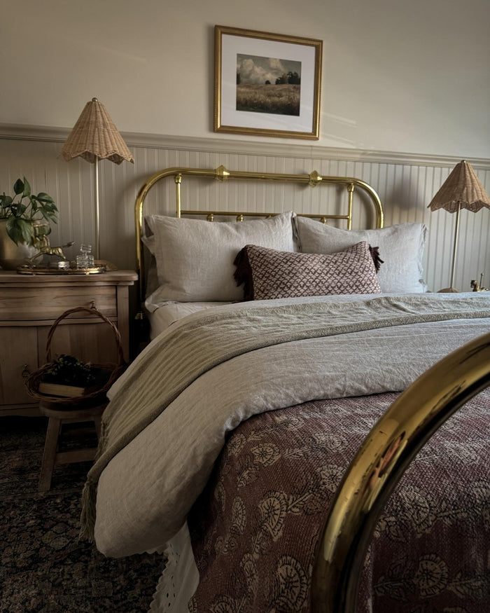 15 Gold Accents Bedroom Ideas You'll Love