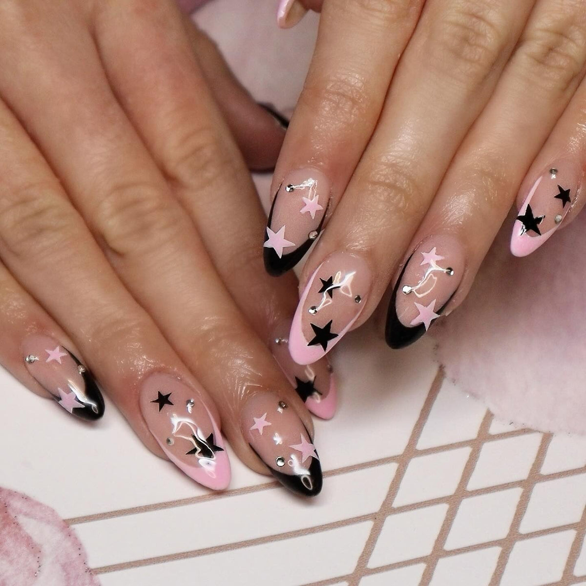 18 Chic Black And Pink Nail Ideas